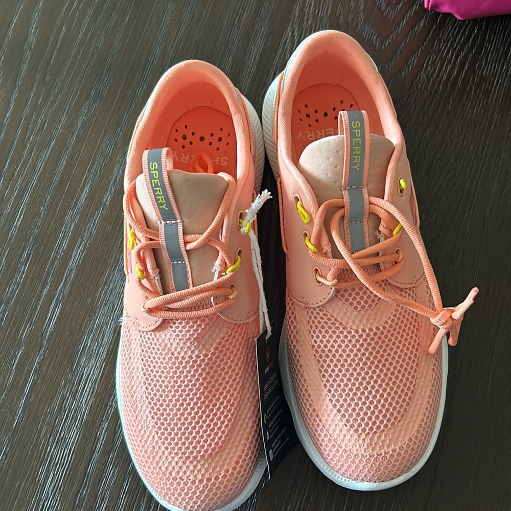 NWT! Women’s size 8 Sperry Sport Sneakers.